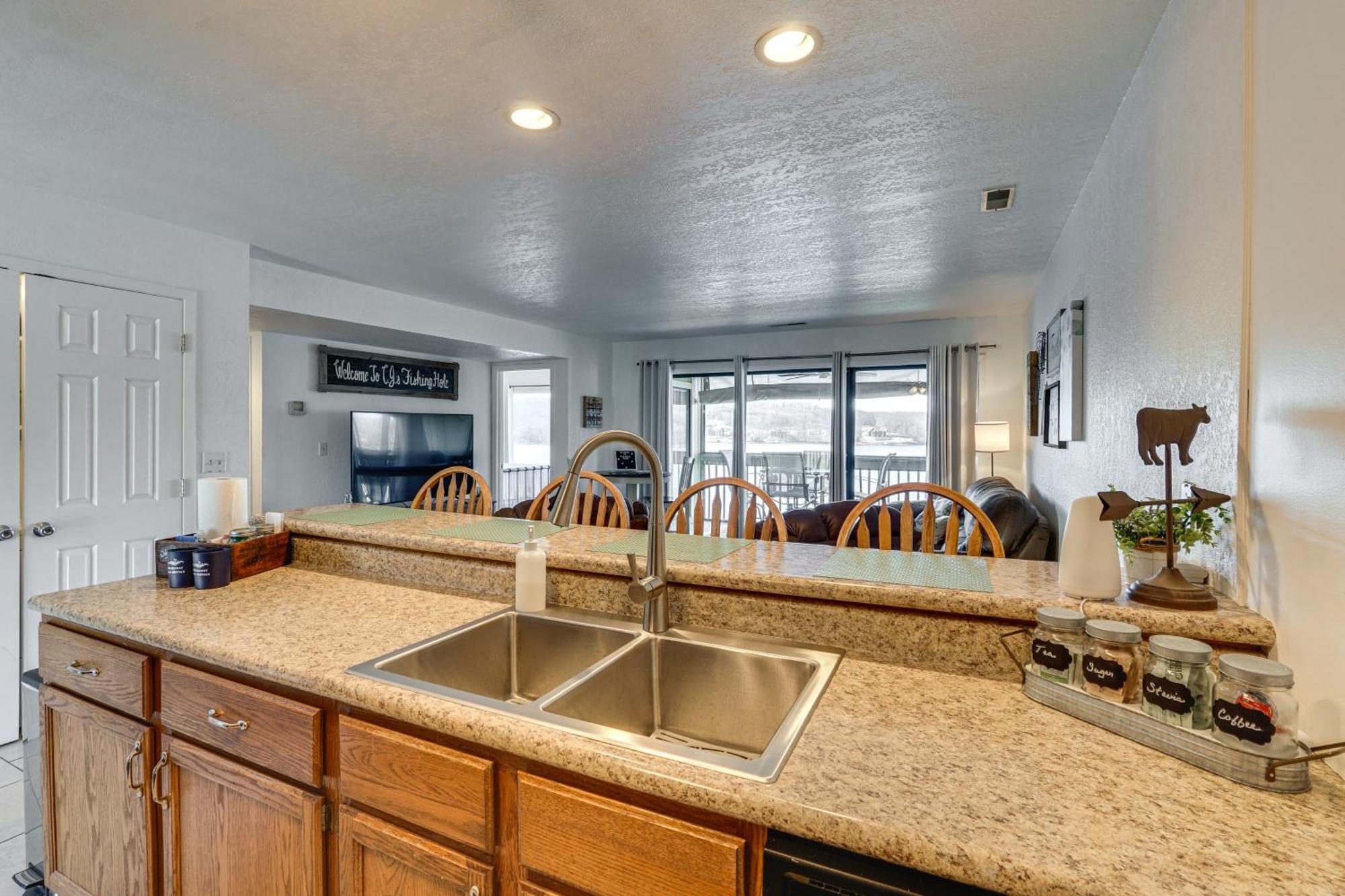 Modern Condo With Screened Balcony And Views! Osage Beach Buitenkant foto